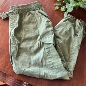 Olive green Capri, cargo pants